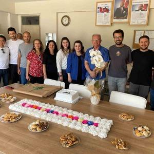 Emekliye ayrılacak okul müdürü sürpriz törenle şaşırdı