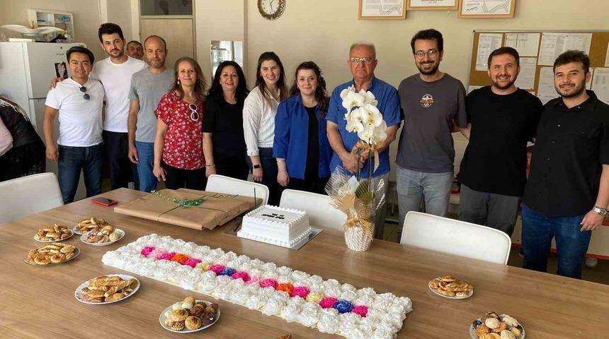 Emekliye ayrılacak okul müdürü sürpriz törenle şaşırdı