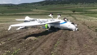 Eğitim uçağı zorunlu iniş yaptı! Kazada pilot yaralandı
