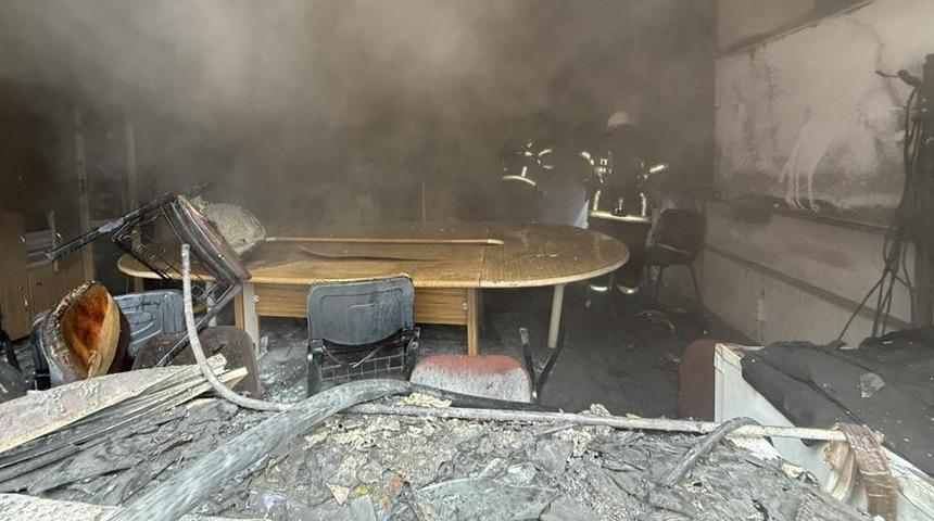 Öğretmenler odasında korkutan yangın! Büyümeden müdahale edildi