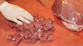 Kurban eti sofrada şifa da olabilir, tehlike de! Bayramda sağlıklı kalmanın sırrı nedir? Kurban eti nasıl pişirilmelidir? Uzmanlardan öneriler...