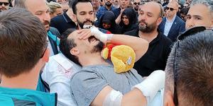 Eşi ve 2 çocuğunun cenazesine sedyeyle getirildi