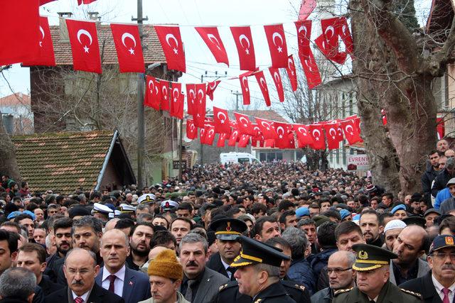 Şehidin cenazesini karşılayan kız kardeşi: Hoş geldin ağabeyim (2)