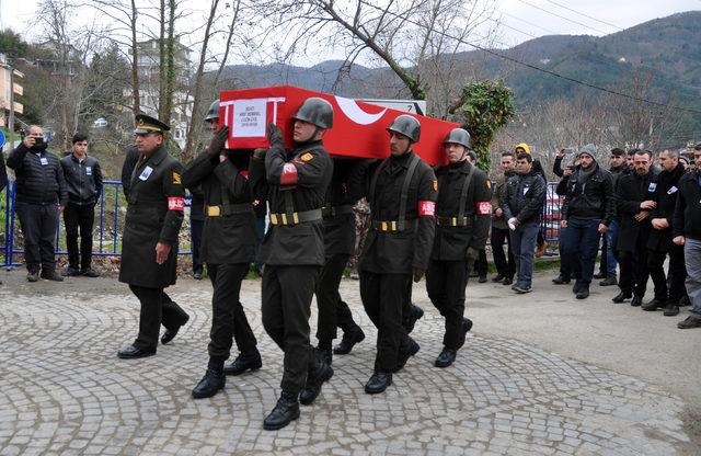 Şehidin cenazesini karşılayan kız kardeşi: Hoş geldin ağabeyim (2)