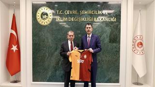 Bakan Kurum, Dursun Özbek'i kabul etti