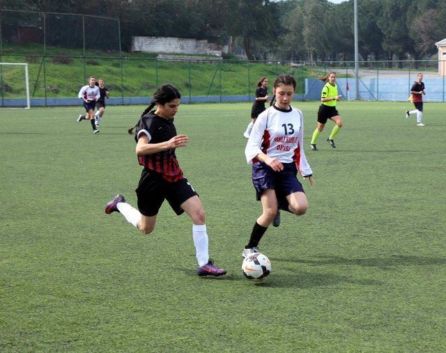 Okullar arası futbol grup müsabakaları Manisa’da başladı