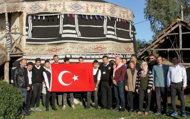 Bir günlük kazançlarını Mehmetçiğe bağışladılar