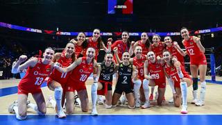 İlk maçına çıkan Deniz Uyanık, Fransa'yı tek başına sahadan sildi! A Milli Kadın Voleybol Takımı, Milletler Ligi’ne galibiyetle başladı!