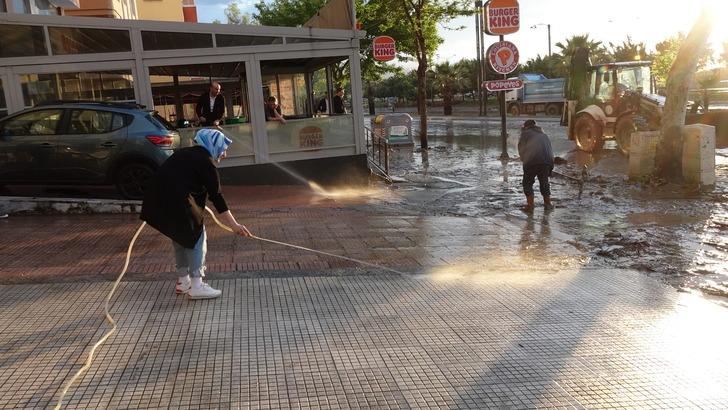 Trabzon'daki sel sonrası tablo gün ağarınca ortaya çıktı! Kayıp bir kişi aranıyor G5