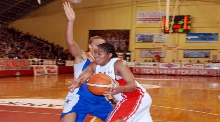 Fener'in rakibi Mersin Bld. 71-75