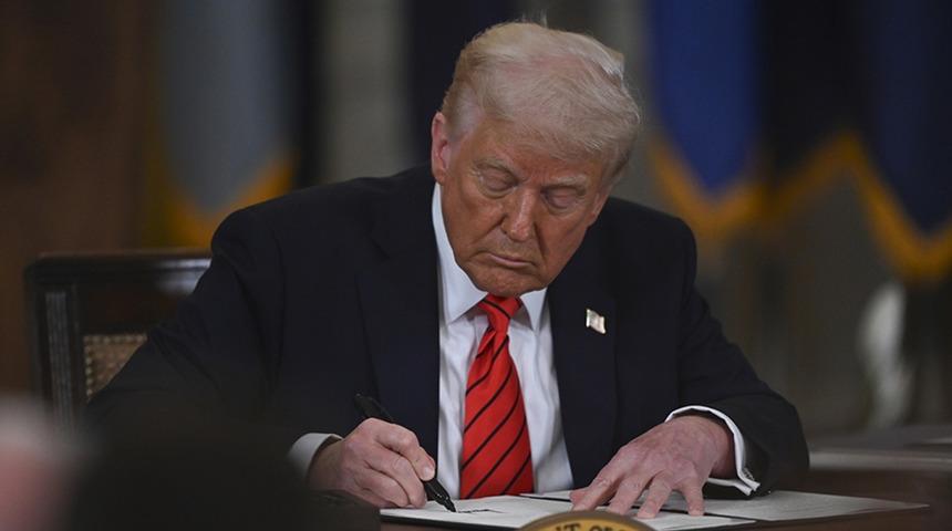 Trump, çelik ve alüminyum tarifelerinin yüzde 50'ye çıkarılmasına dair kararnameyi imzaladı
