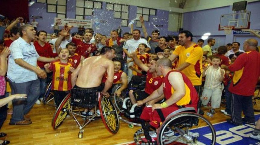 Engelsiz Aslanlar kaldığı yerden