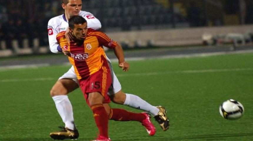 &Ccedil;ek oyuncular 37 kart g&ouml;rd&uuml;