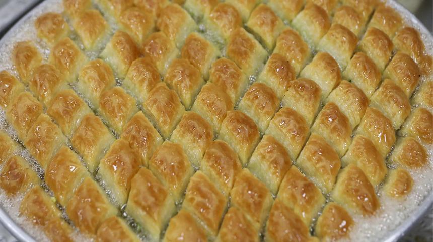 Bayramınız zehir olmasın! Baklavadaki ölümcül tehlike: 5 işletmede dışkı kökenli bakteri çıktı!