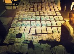 Parayı masaya koydular sığmadı! Hepsi bir dilencinin üzerinden çıktı