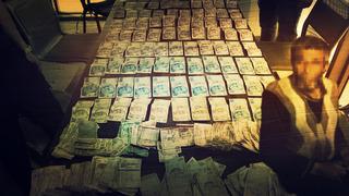 Parayı masaya koydular sığmadı! Hepsi bir dilencinin üzerinden çıktı