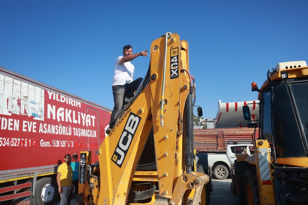 AW468853_06