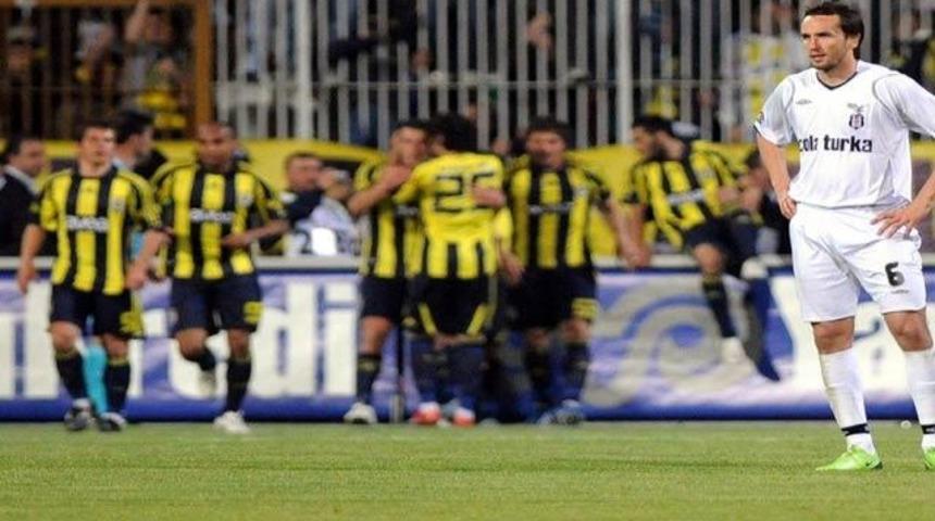 Alex'in g&ouml;lgesinde kalan futbolcu!