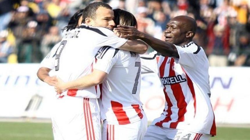 Sivasspor tarihe ge&ccedil;ti!