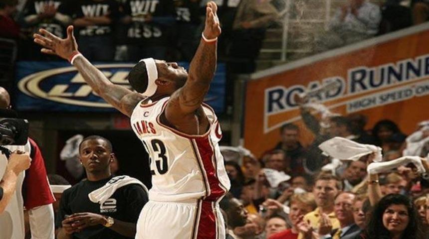 Biri Lebron'u durdursun: 99-72