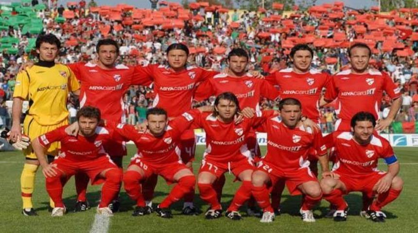 Karşıyakalı futbolcular u&ccedil;ağa binmedi!