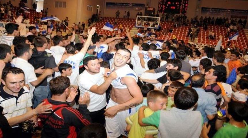 Aliağa ligde kaldı