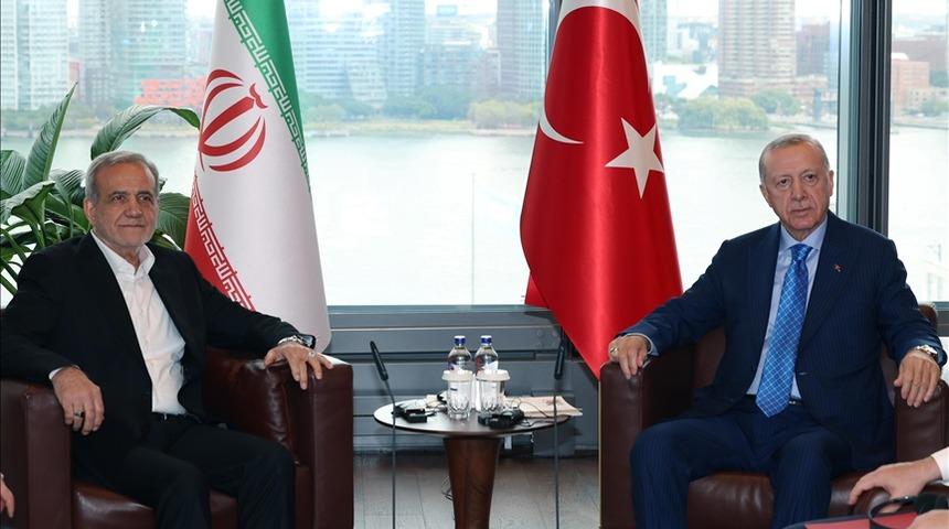 Cumhurbaşkanı Erdoğan İran Cumhurbaşkanı Pezeşkiyan ile görüştü
