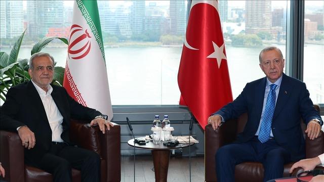 Cumhurbaşkanı Erdoğan İran Cumhurbaşkanı Pezeşkiyan ile görüştü