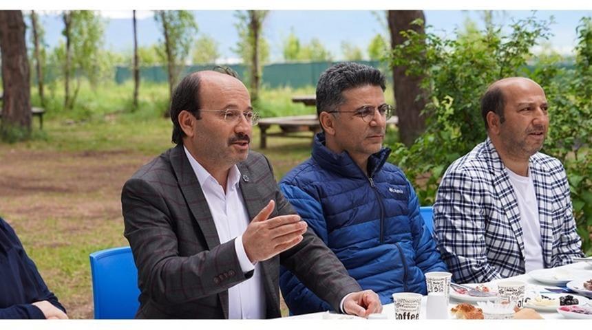 Rektör Çakmak idari personel ile bir araya geldi