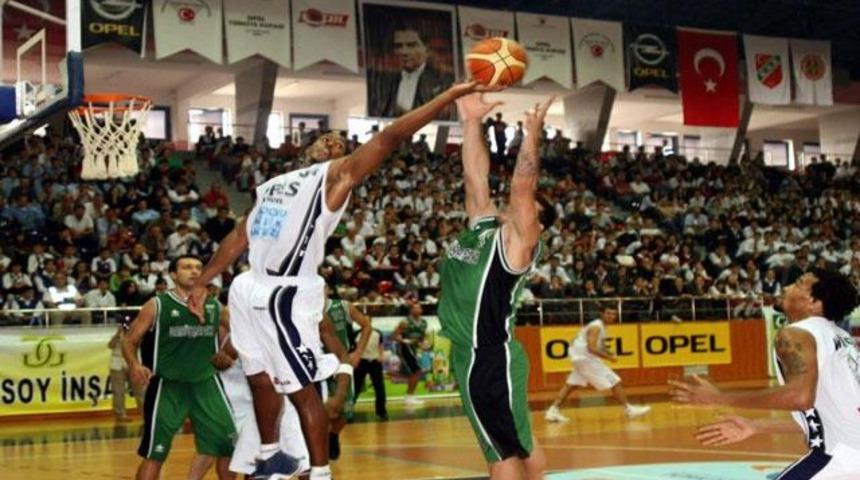 Efes seriyi 2-0'a getirdi