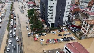 Trabzon'da dünkü selde kaybolan Hüseyin Aydın'ın eşofmanları bulundu