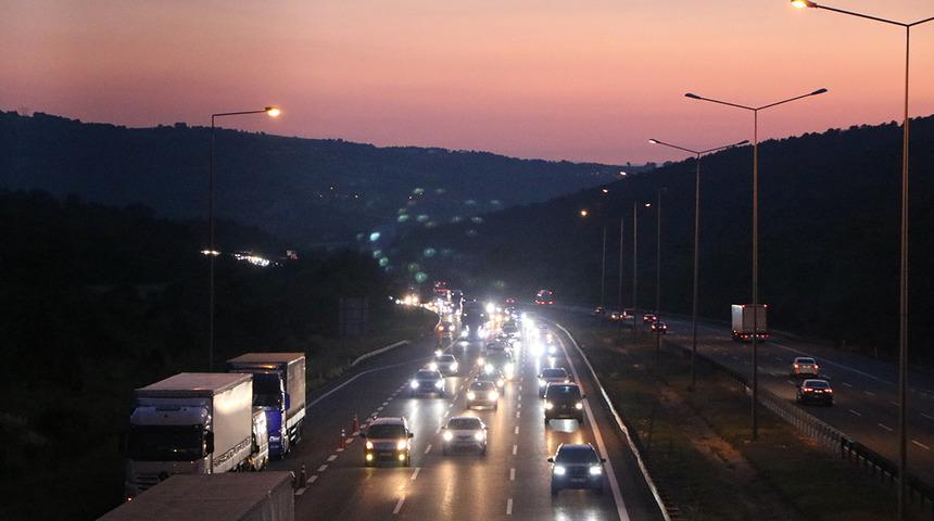 Tatilciler yola çıktı! Bolu'da trafik yoğunluğu