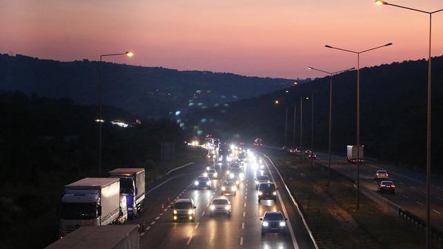 Tatilciler yola çıktı! Bolu'da trafik yoğunluğu
