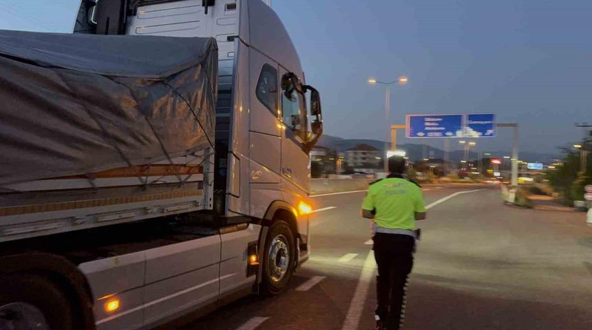 Yasak olmasına rağmen yola çıktı, cezayı yedi