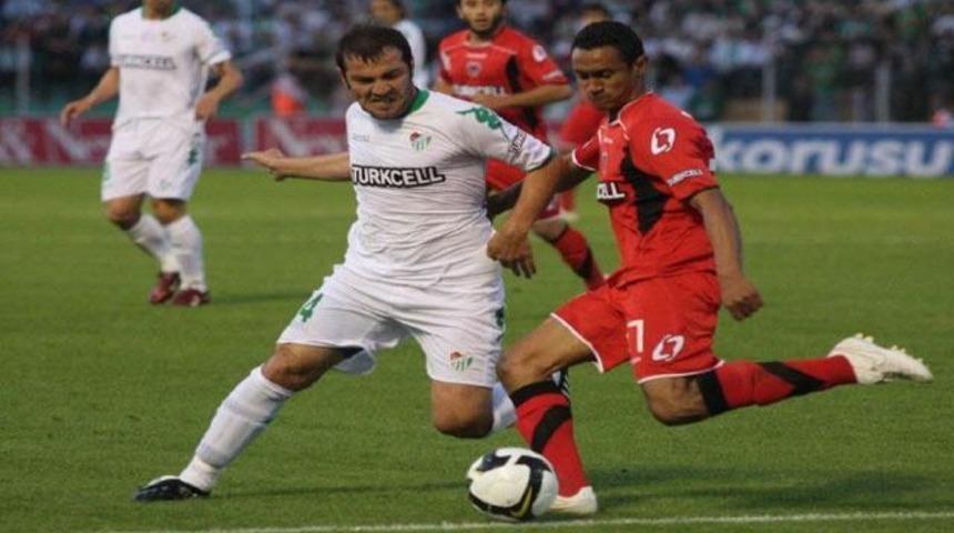 Bursa fırsat tepti! 2-2