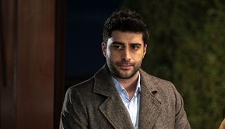 Apar topar kadrodan &ccedil;ıkartıldı! Setten ilk g&ouml;r&uuml;nt&uuml;ler...