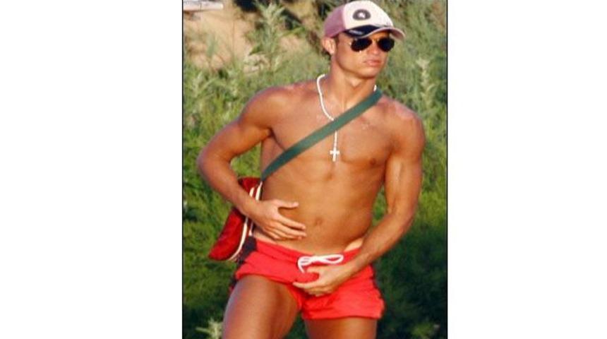 Ronaldo'ya gaylerden &ouml;d&uuml;l! (VİDEO)