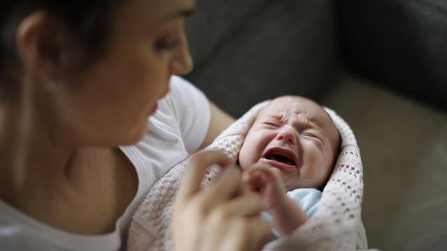 Yeni doğan bebekler ne zaman görmeye başlar? Sebebi nedir?