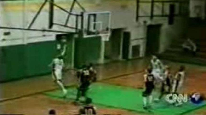 Fizik kurallarına aykırı basket (VİDEO)