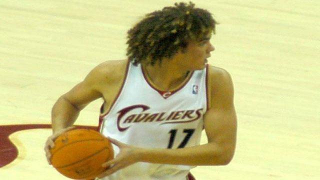 Varejao yuvada kaldı!