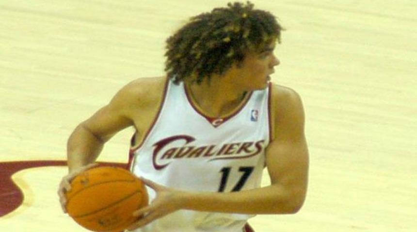 Varejao yuvada kaldı!