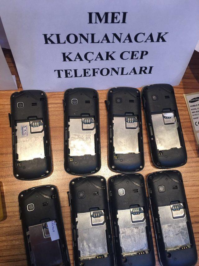 Gebze'de gümrük kaçağı 1286 cep telefonu ele geçirildi