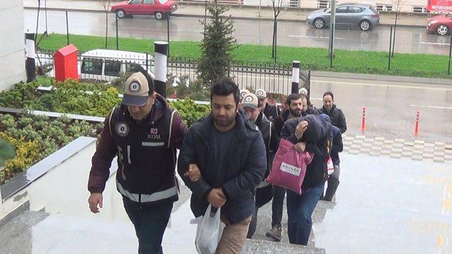 Gebze'de gümrük kaçağı 1286 cep telefonu ele geçirildi