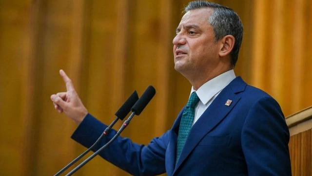 CHP lideri Özel, tutuklama görüntülerini hatırlattı! Canlı yayında sert çıkış: Bıçak kemiğe dayandı, onlar sertleşmeye devam ederse ben de sertleşeceğim