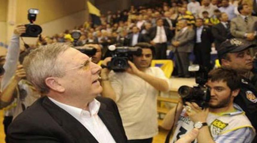 Yıldırım soyunma odasına indi!