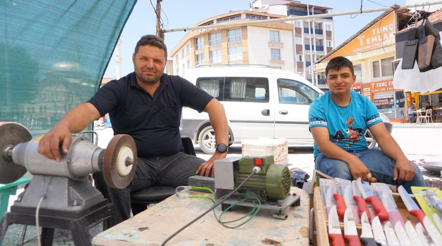 Burdur Gölhisar'da Kurban Bayramı öncesi bıçak bileme ustalarının yoğun mesaisi başladı