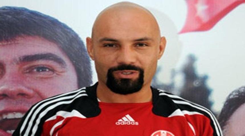 Antalyaspor'da ilk imza!