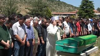 Trafik kazasında hayatını kaybeden genç, son yolculuğuna uğurlandı