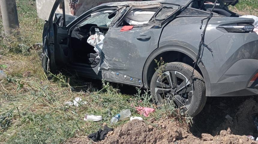 Elazığ&rsquo;da otomobil şarampole u&ccedil;tu: 4 yaralı