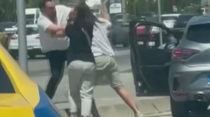 Ataşehir'de yol verme kavgası! O anlar kamerada